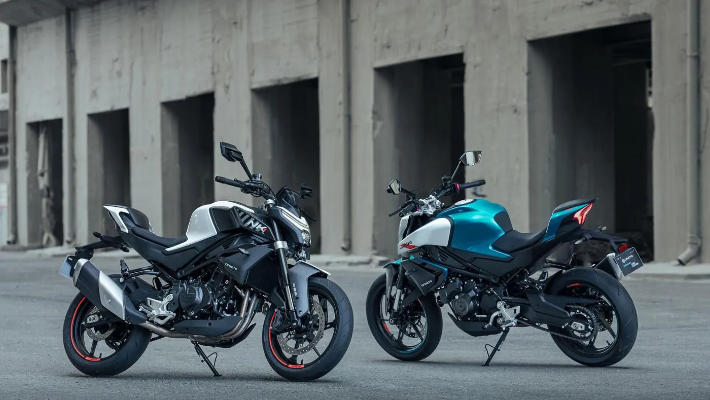 CFMoto 450 NK in two colourways