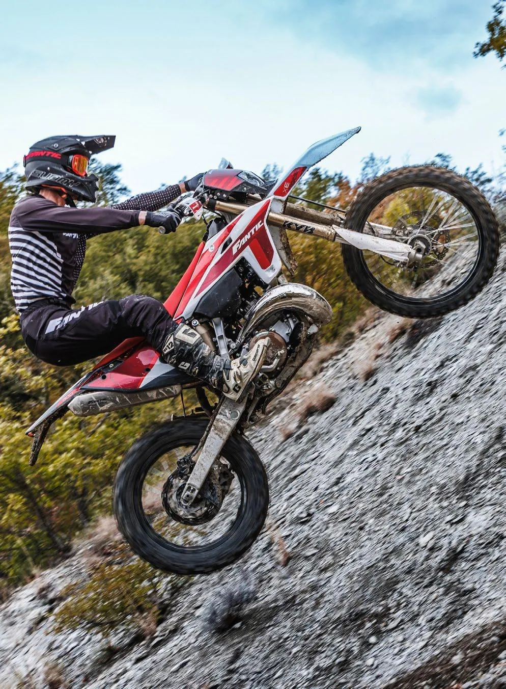 XE 300 on rocks