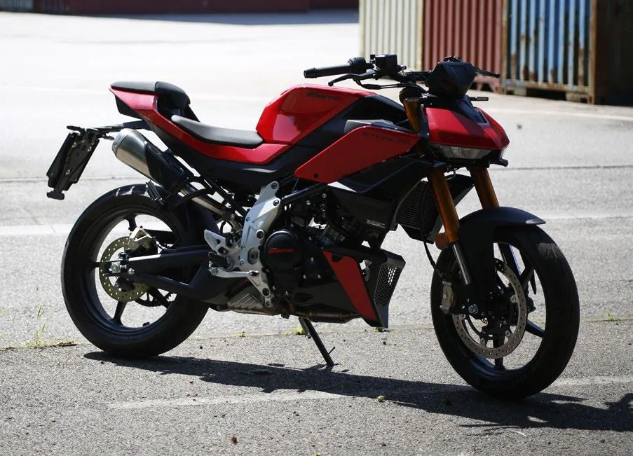 Stealth 500, three-quarter view